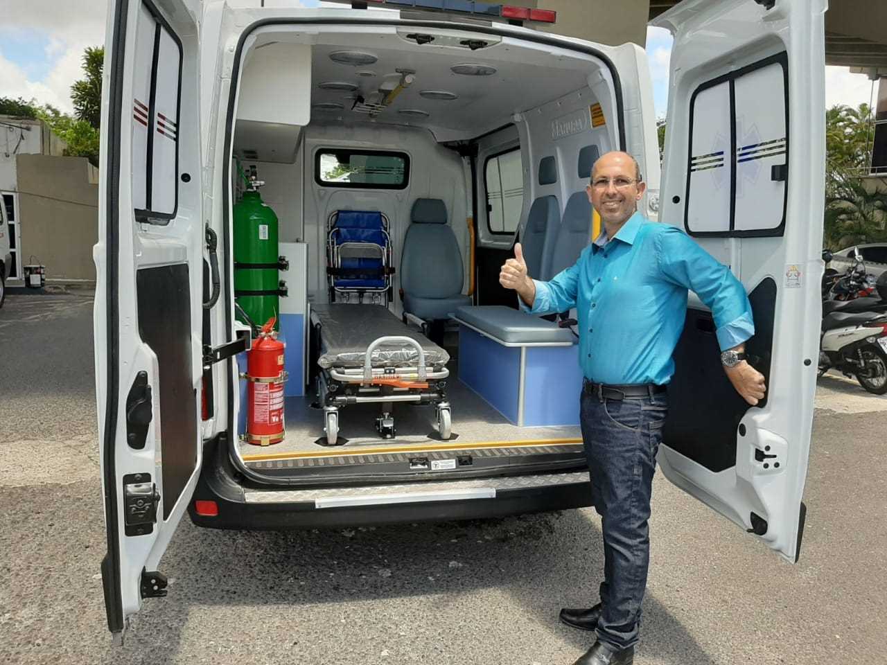Camacã: Prefeito Oziel ganha mais  uma Ambulância Avançada e o tratamento da sua saúde
